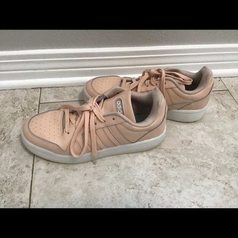 Ladies Adidas Leather Tennis Shoes Vintage Look Clod Foam Comfort